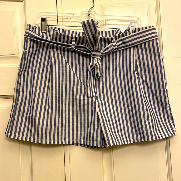 Love Tree Women’s Linen Look Shorts, Size L. Blue and White Vertical Stripes. - Picture 1 of 5